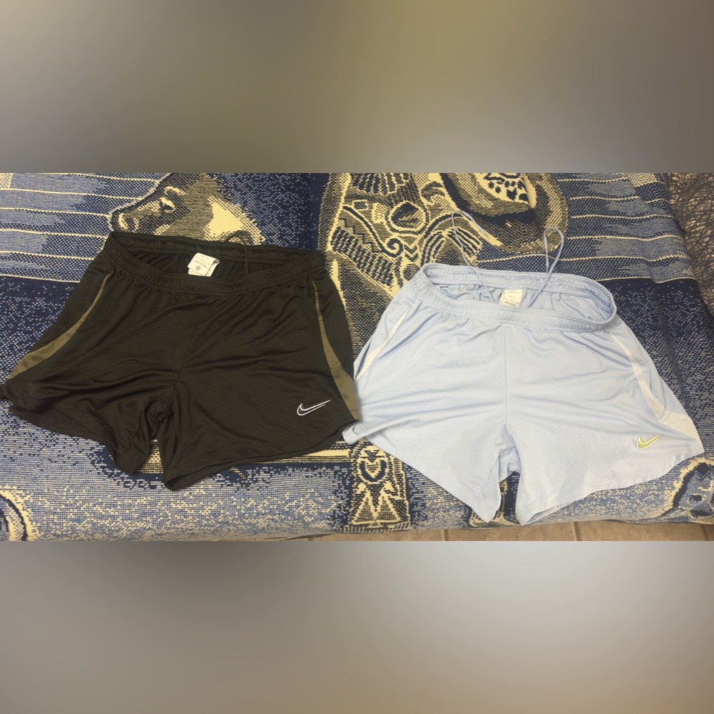 Two Nike shorts Women Size XL
Light blue and Black Excellent Condition